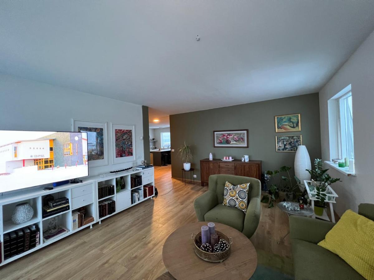 Jm Homestay - A Cozy Two Bedroom Apartment Рейк'явік Екстер'єр фото