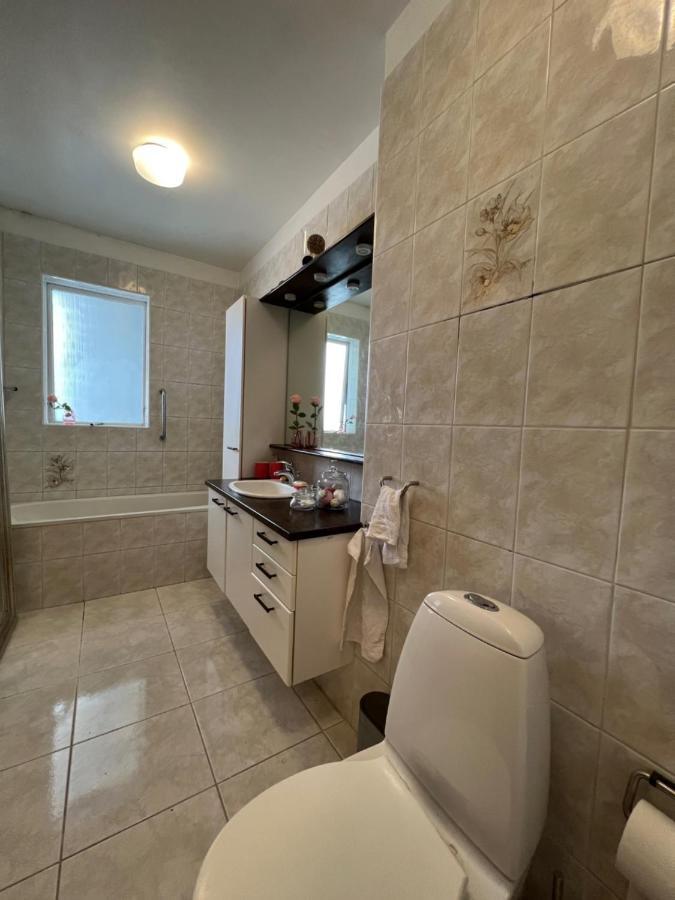 Jm Homestay - A Cozy Two Bedroom Apartment Рейк'явік Екстер'єр фото